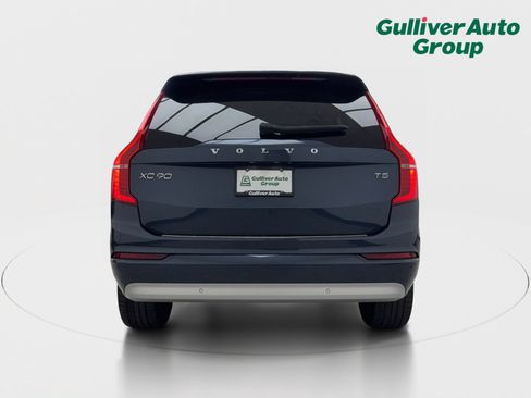 Used 2022 Volvo XC90 T5 Momentum w/ Climate Package FWD image 7