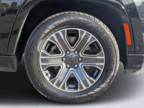 Used 2024 Jeep Wagoneer L Series II w/ Flexible Seating Group image 11