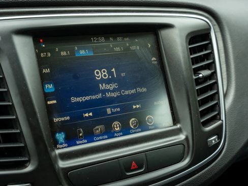 Used 2017 Chrysler 200 Limited Platinum FWD image 19