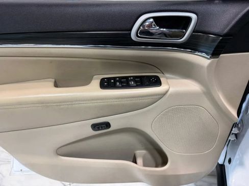 Used 2019 Jeep Grand Cherokee Limited w/ Luxury Group II AWD/4WD image 11
