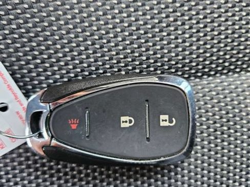 Used 2021 Chevrolet Traverse LT FWD image 30