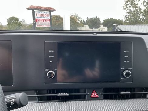 Used 2023 Kia Sportage LX AWD/4WD image 25