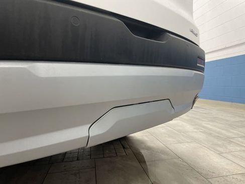 Used 2023 GMC Acadia SLE image 36