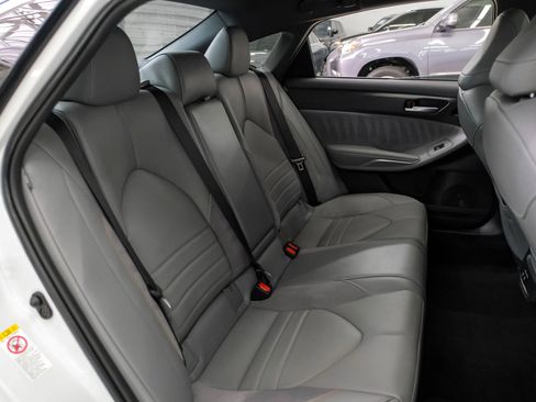 Used 2019 Toyota Avalon XSE image 34