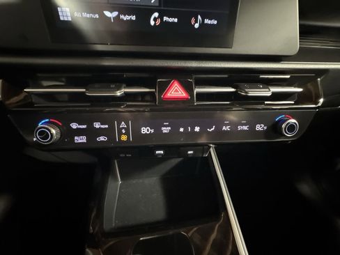 Certified 2025 Kia Niro LX image 25