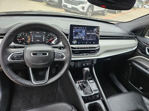 Used 2025 Jeep Compass Limited image 16