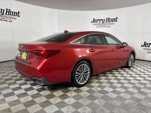 Used 2022 Toyota Avalon Limited w/ Advanced Safety Package FWD image 4