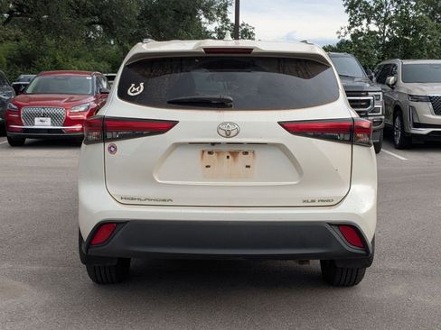 Used 2021 Toyota Highlander XLE AWD/4WD image 4