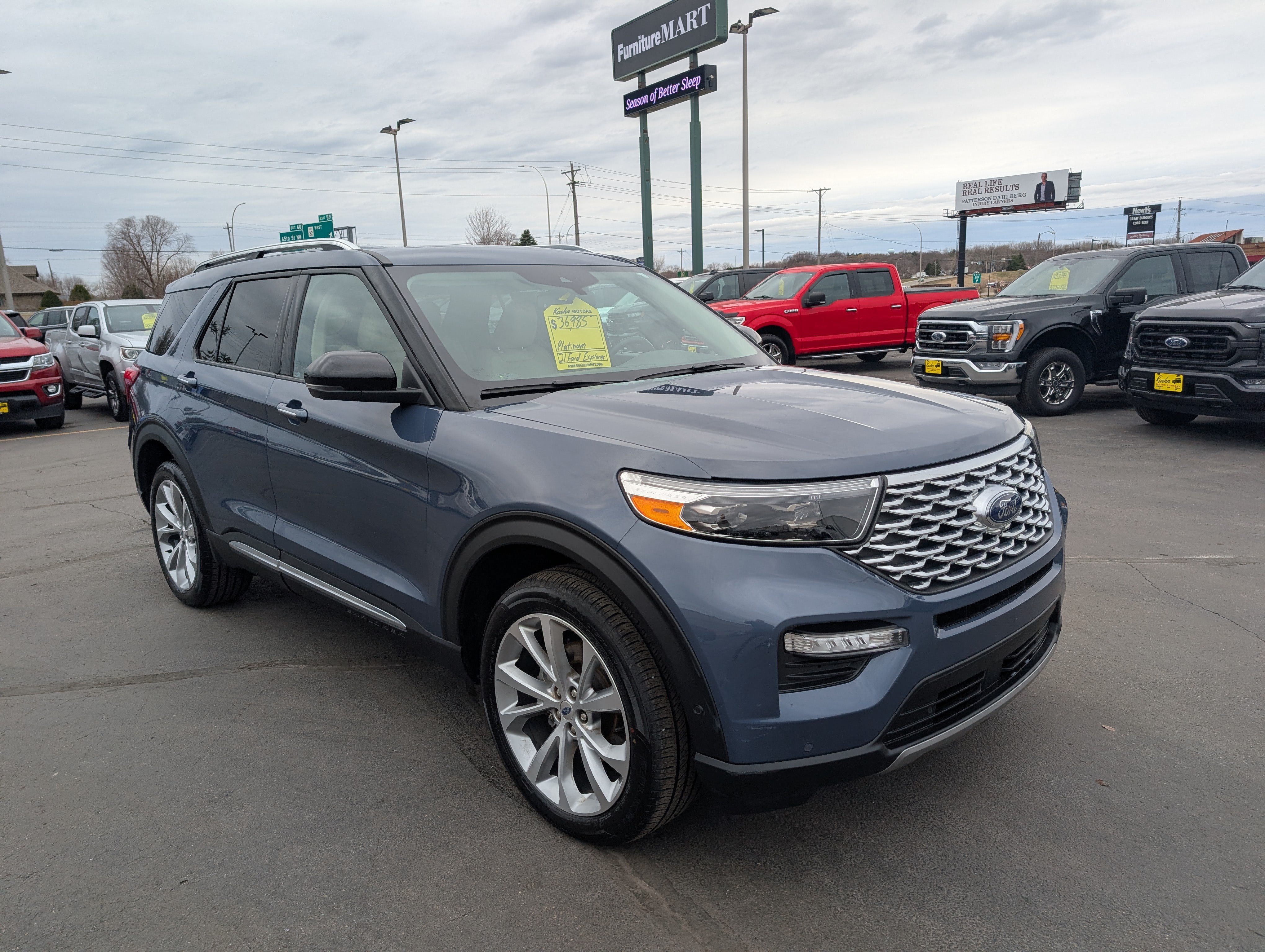 Used 2021 Ford Explorer Platinum w/ Equipment Group 601A AWD/4WD image 2