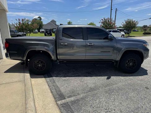Used 2021 Toyota Tacoma SR5 RWD image 6