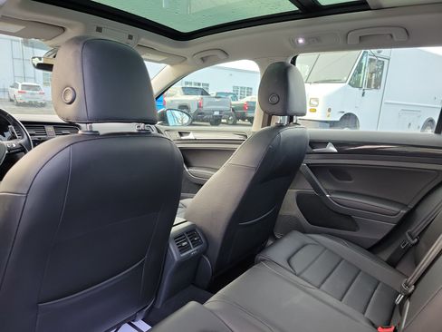 Used 2018 Volkswagen Golf SEL FWD image 14
