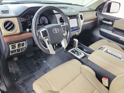 Used 2018 Toyota Tundra Limited w/ Limited Premium Package AWD/4WD image 18
