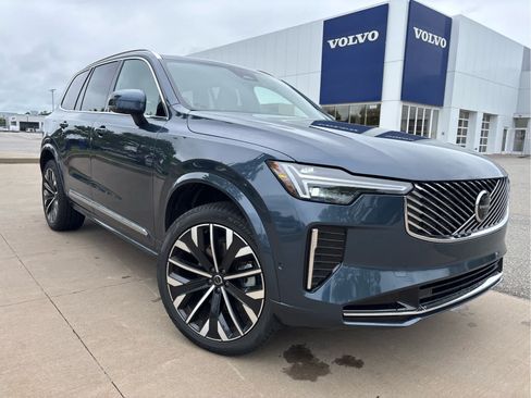 Used 2026 Volvo XC90 B6 Plus w/ Protection Package Premier AWD/4WD image 3