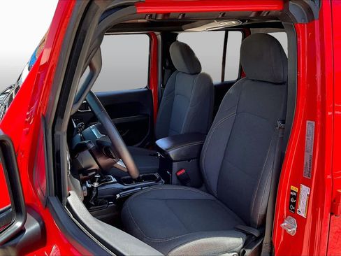 Used 2024 Jeep Wrangler Unlimited Sahara AWD/4WD image 8
