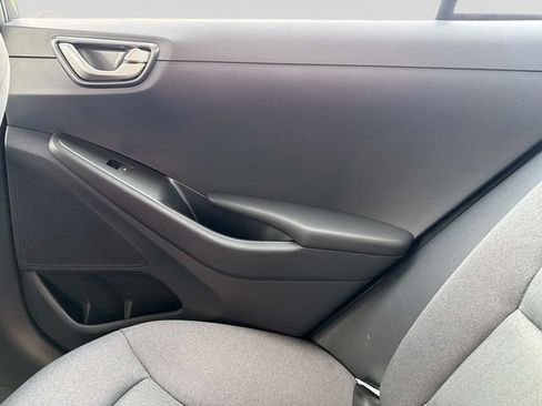 Used 2022 Hyundai Ioniq SE FWD image 15
