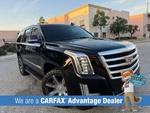 Used 2015 Cadillac Escalade Luxury AWD/4WD image 2