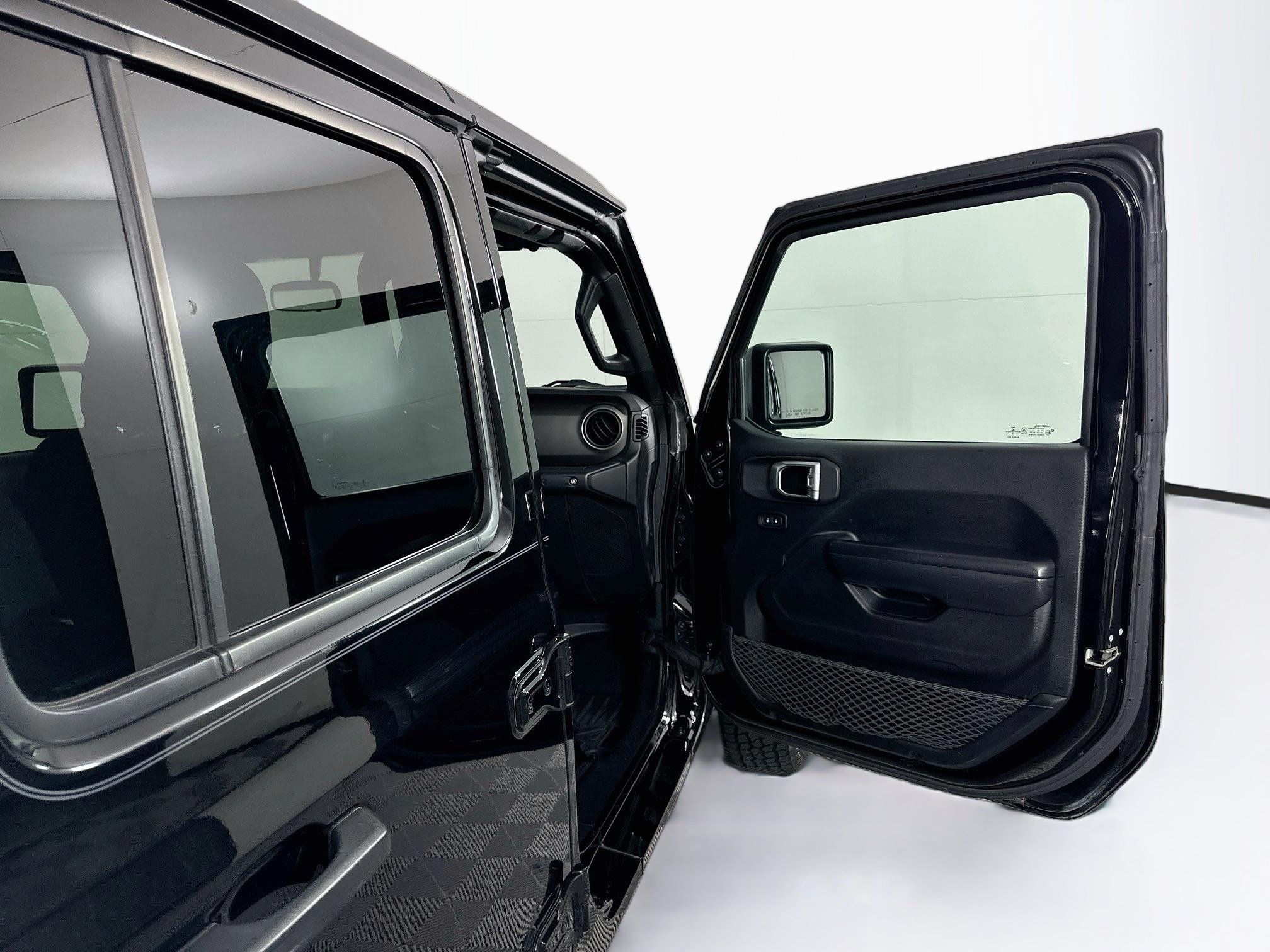 Used 2018 Jeep Wrangler Unlimited Sport S AWD/4WD image 29