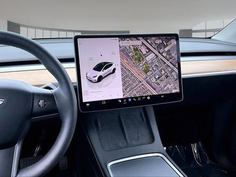 Used 2023 Tesla Model Y Long Range AWD/4WD image 9