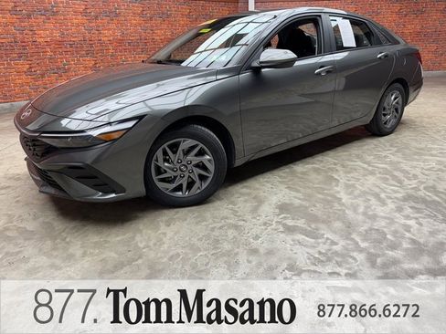 Used 2024 Hyundai Elantra SEL image 1