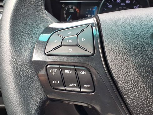 Used 2018 Ford Explorer XLT w/ Equipment Group 202A AWD/4WD image 22