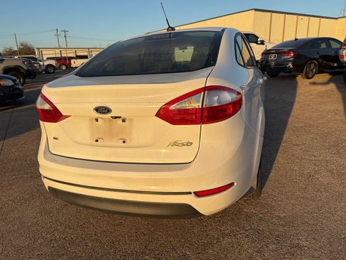 Used 2019 Ford Fiesta SE image 6