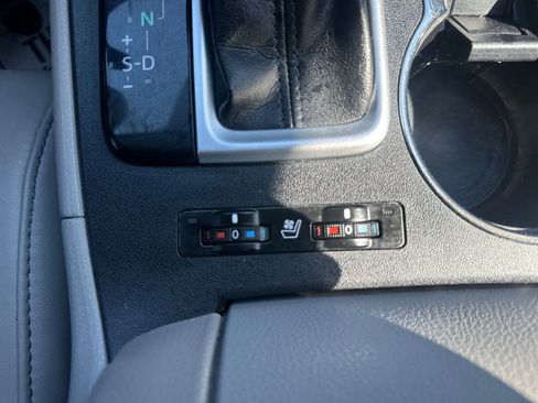 Used 2019 Toyota Highlander Limited AWD/4WD image 30