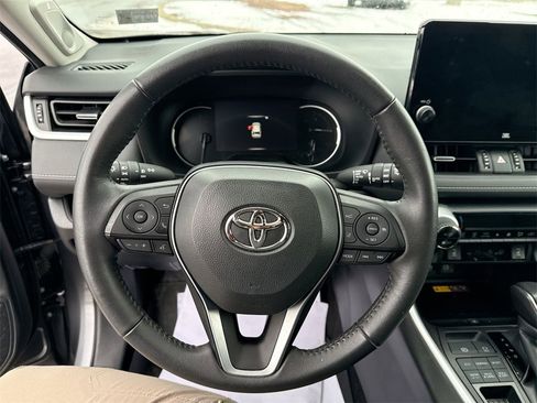 Used 2023 Toyota RAV4 XLE Premium image 21