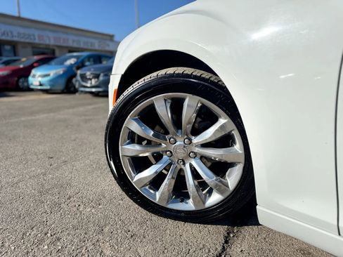 Used 2020 Chrysler 300 Limited image 10