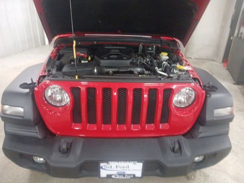 Used 2018 Jeep Wrangler Unlimited Sport image 7