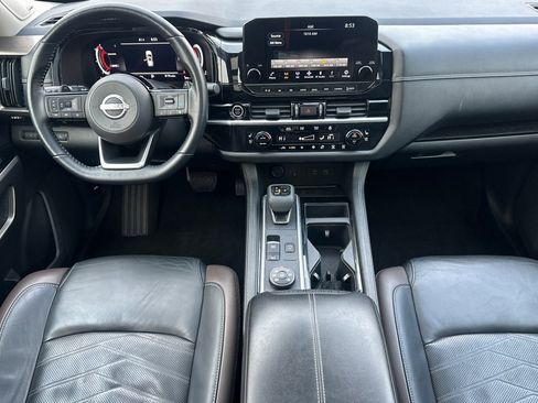 Used 2023 Nissan Pathfinder Platinum image 16