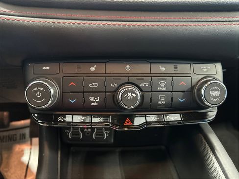 Used 2025 Dodge Durango GT image 28