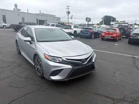 Used 2020 Toyota Camry SE AWD/4WD image 4