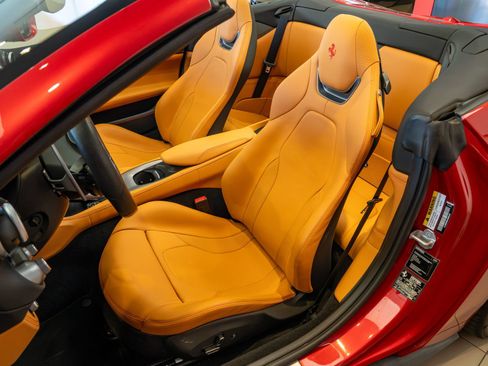 Used 2022 Ferrari Portofino M RWD image 11
