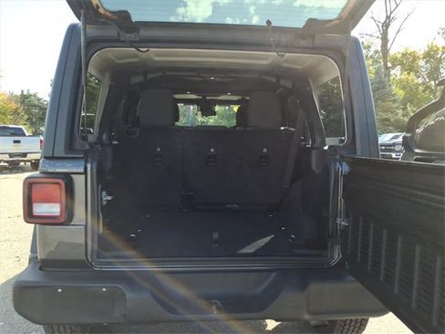 Used 2024 Jeep Wrangler Sport S image 8