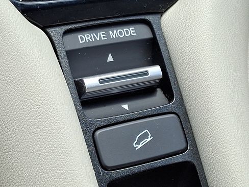 Certified 2023 Honda HR-V LX image 24