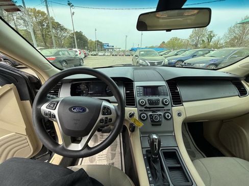 Used 2016 Ford Taurus SE image 12