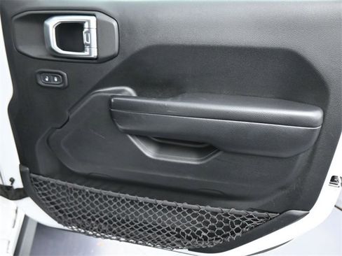 Used 2020 Jeep Wrangler Sport image 11