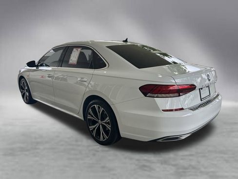 Used 2022 Volkswagen Passat 2.0T SE FWD image 4