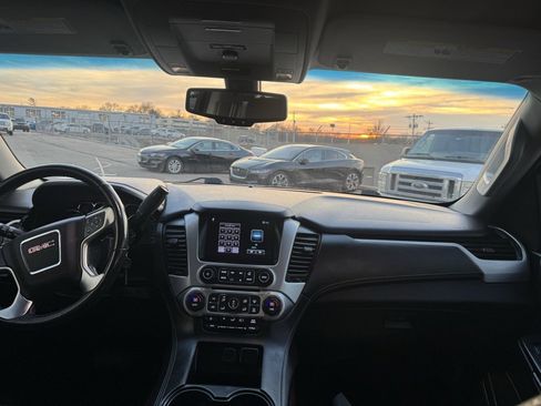 Used 2018 GMC Yukon SLE w/ SLE Value Package image 10