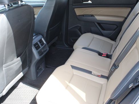 Used 2021 Volkswagen Atlas Cross Sport SE w/ Panoramic Sunroof Package AWD/4WD image 24