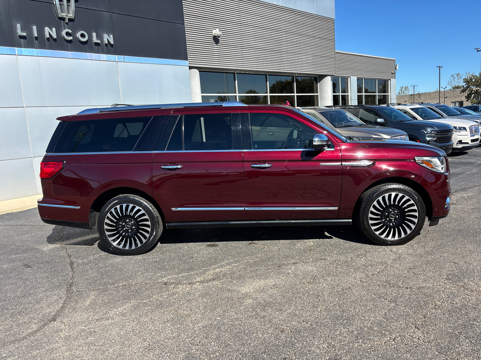 Used 2018 Lincoln Navigator L Black Label w/ Cargo Package AWD/4WD image 8