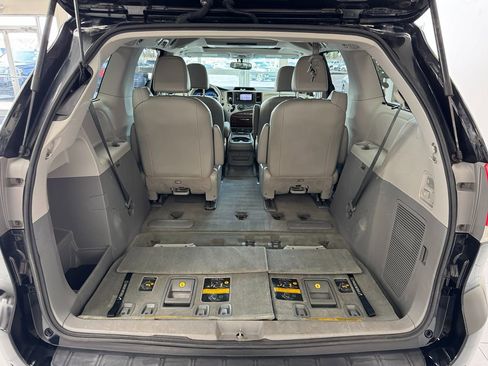 Used 2014 Toyota Sienna XLE w/ Entertainment Package image 52