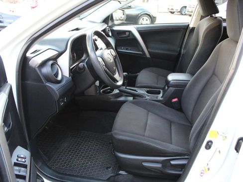 Used 2016 Toyota RAV4 LE FWD image 9