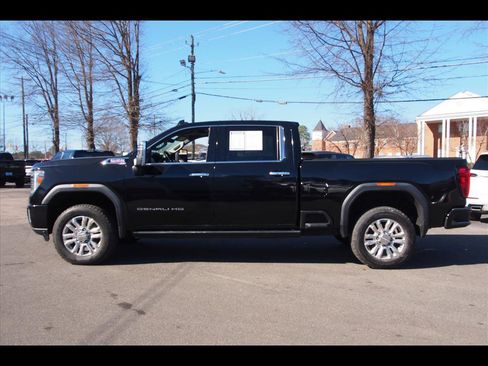Used 2021 GMC Sierra 2500 Denali w/ Denali Black Diamond Edition image 2