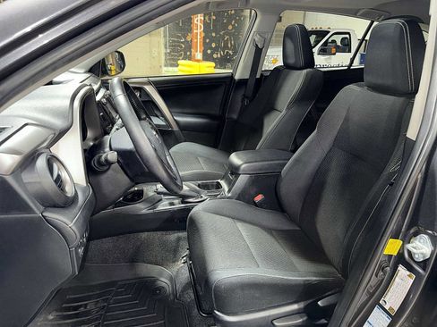 Used 2017 Toyota RAV4 XLE AWD/4WD image 15
