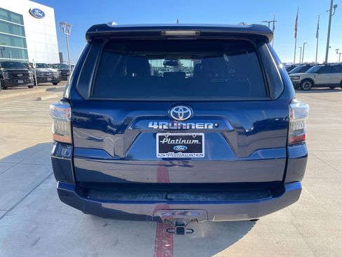 Used 2017 Toyota 4Runner SR5 Premium image 4
