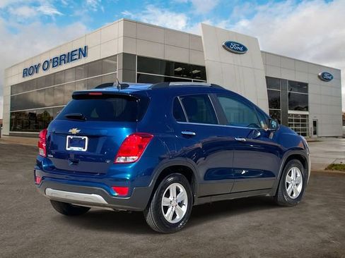 Used 2020 Chevrolet Trax LT w/ LT Convenience Package image 5