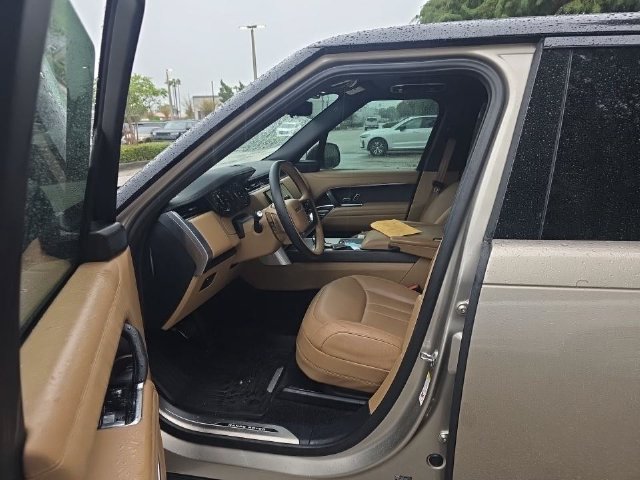 Used 2025 Land Rover Range Rover SE AWD/4WD image 6