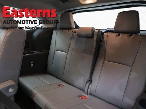 Used 2022 Toyota Highlander XLE AWD/4WD image 26