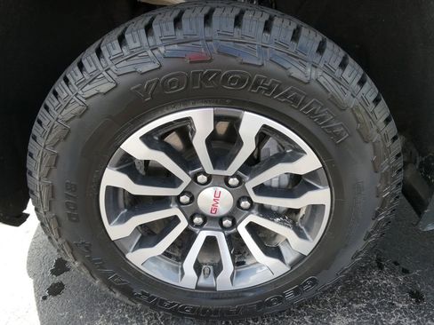 Certified 2022 GMC Sierra 1500 AT4 w/ Technology Package AWD/4WD image 11